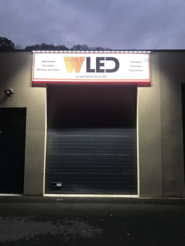 Rampe lumineuse - enseigne et architectural - profilé 2.4m avec modules MONOBOXBAR - WLED_2