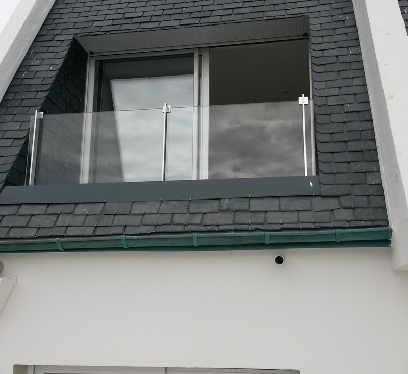 Garde-corps inox et verre - Modèle 301/302 avec poteaux inox pleins et panneaux de verre_2