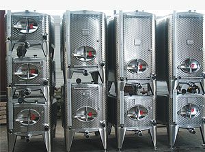 Cuves inox - garde vin avec passerelles inox et tuyauteries_2