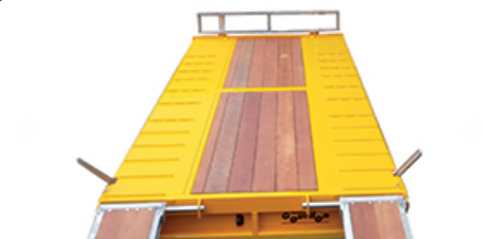 Remorque porte-engins basculante Gourdon - 2 essieux - roues sous plateau - freinage pneumatique_2