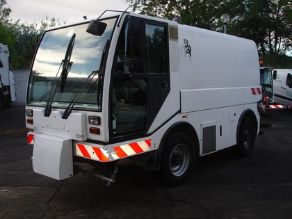 Laveuse de voirie compacte pour nettoyage urbain