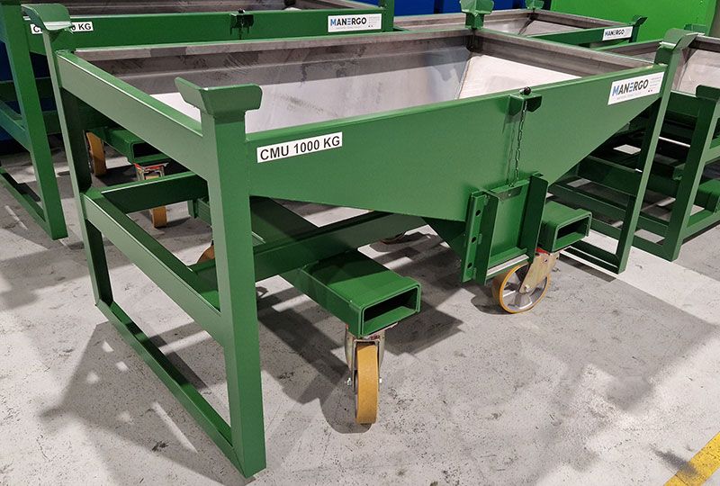 Conteneur auto videur 250 L - trappe latérale, roues, gerbable et fourreaux de manutention_2