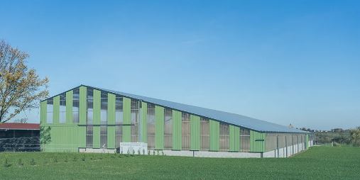 Stabulation photovoltaïque  pour un espace d'élevage moderne_2
