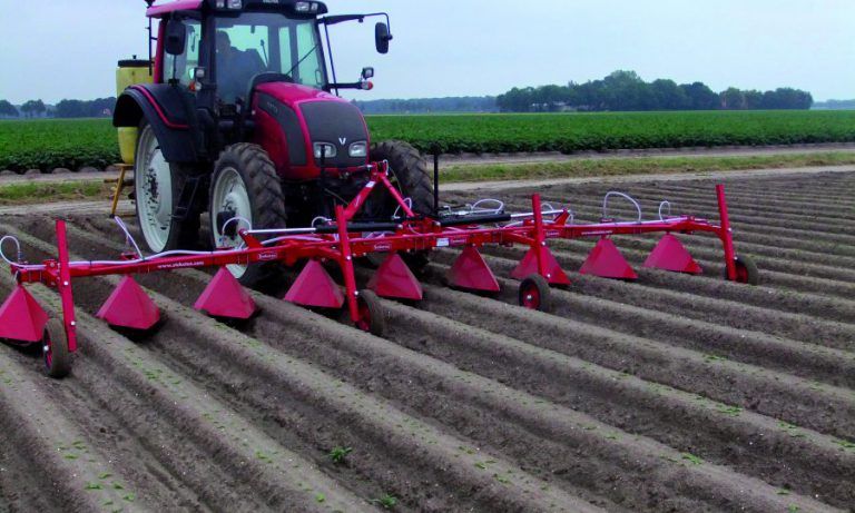 EC-Spray - Bineuses agricoles Steketee - Protection jusqu'à 80 % des herbicides et fongicides - Application sur rangs et buttes_2