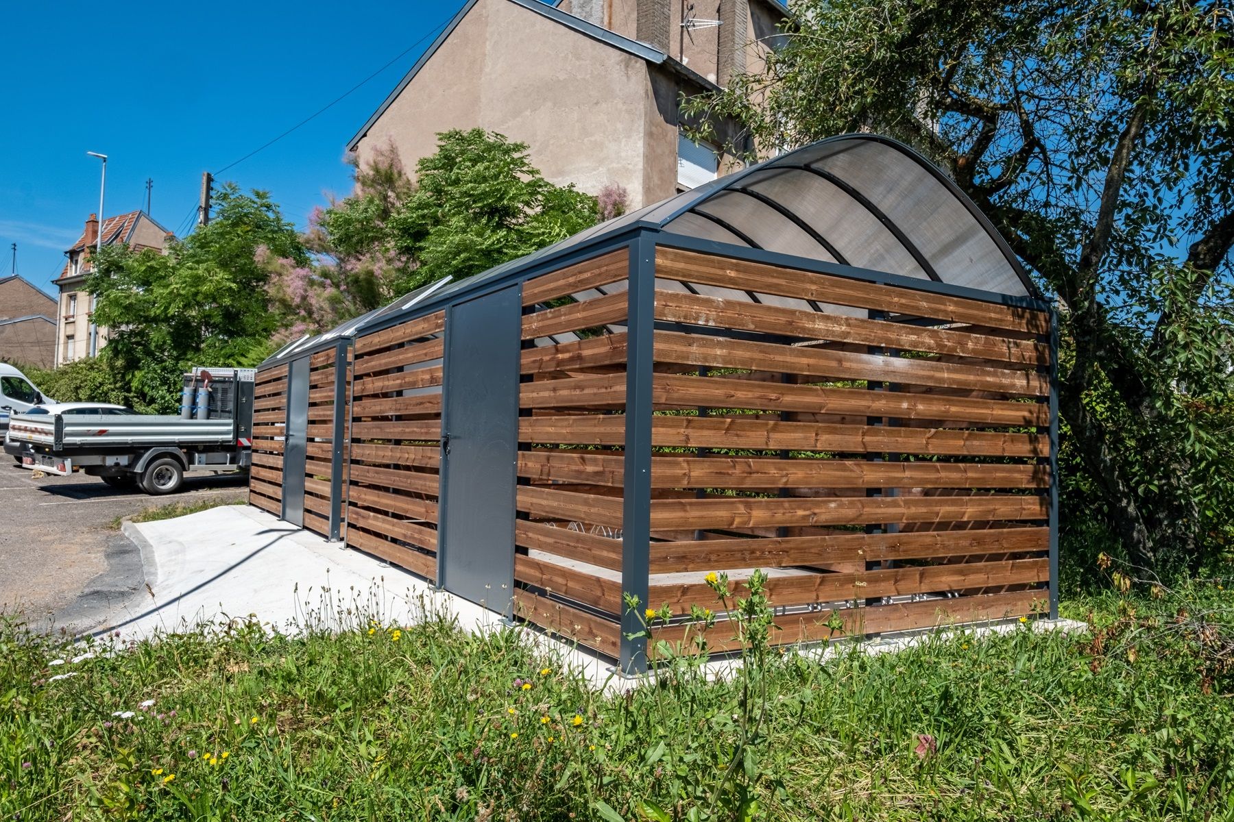 Abri vélos sécurisé en bois - Vision, modulable avec porte sécurisée et finitions personnalisables_2