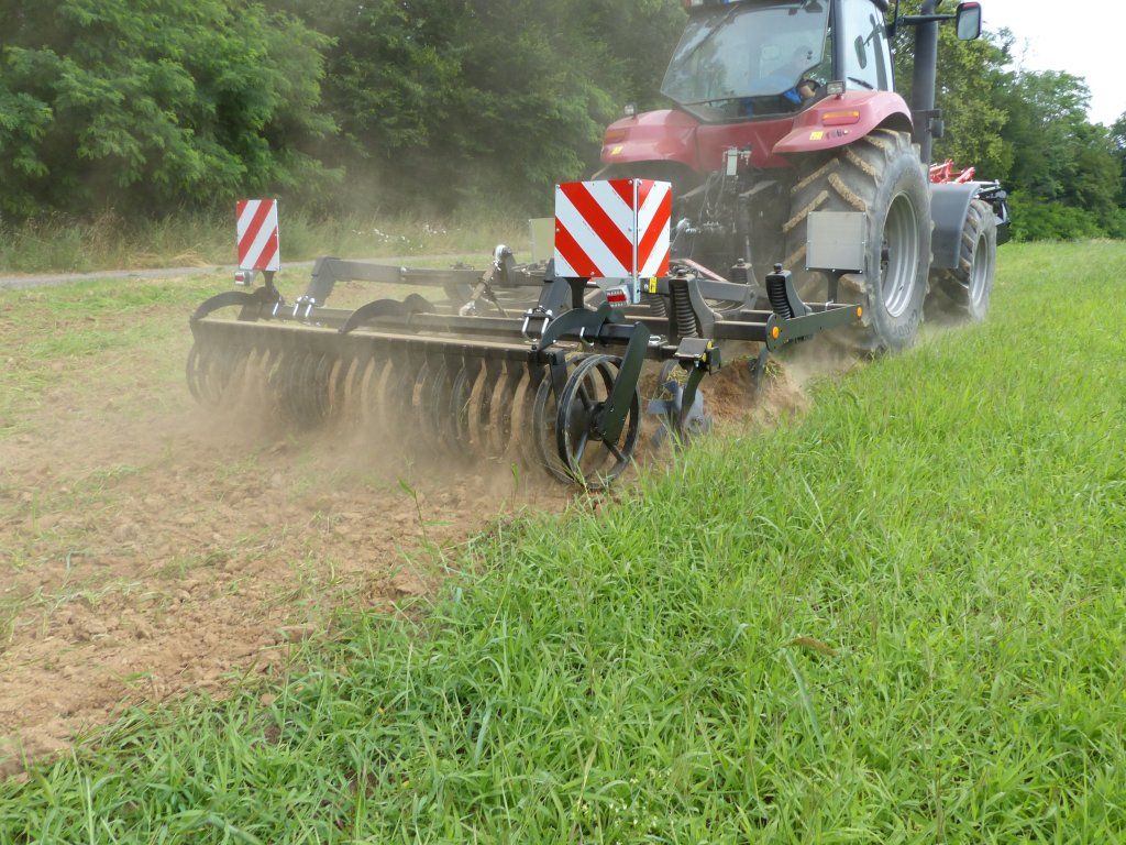 Déchaumeur à dents Bearcub - Quivogne - largeur 3 et 3,5 m - 10 ou 12 dents - adapté jusqu'à 150 CV_0