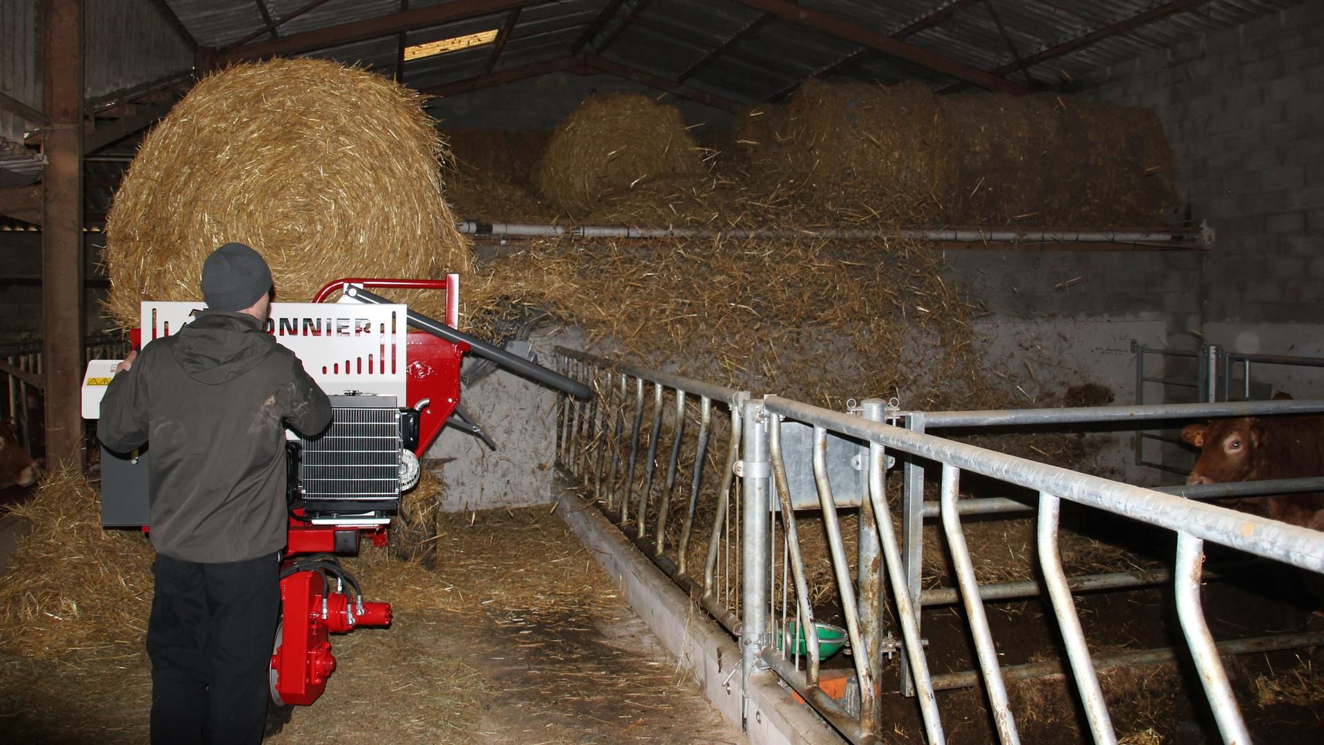 Dérouleuse pailleuse Galonnier adaptée aux bâtiments d'élevage