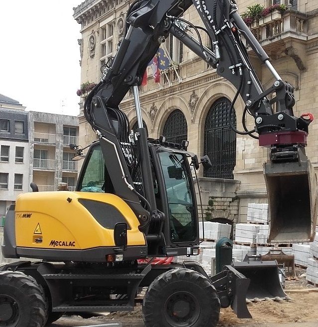 Roto-one pour rotation et inclinaison d’équipements de pelles