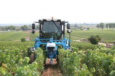 Tracteur enjambeur avec 4 roues motrices