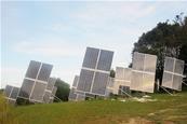 Structure pour alignement automatique de panneaux solaires