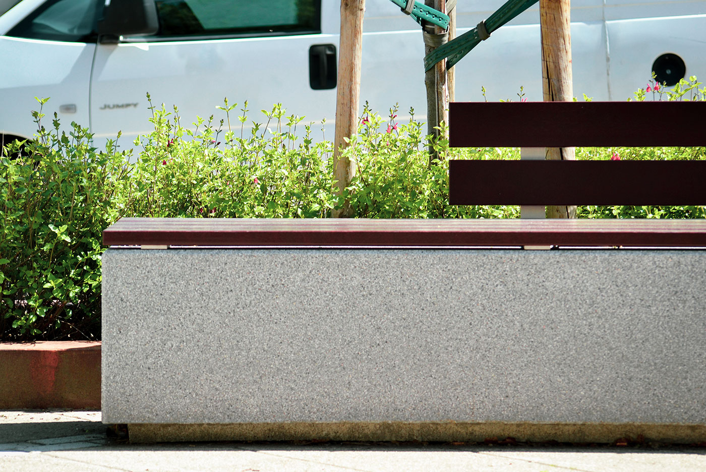 Banc public Kube Plus UM372LP - béton armé hydrofuge, structure inox et lattes bois tropical_2