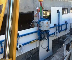 Palonnier à ventouses motorisés pour panneaux en Corian® - Rotation, inclinaison et ajustement latéral_2