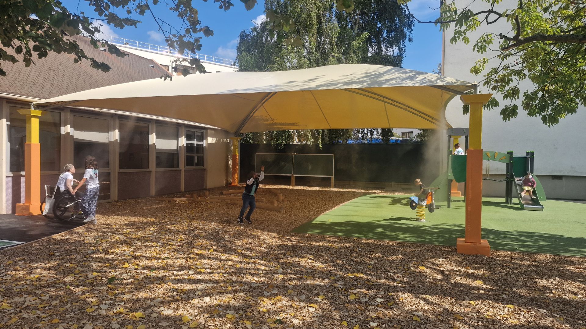 Préau d'école écologique et recyclable - KOMAN Groupe_2