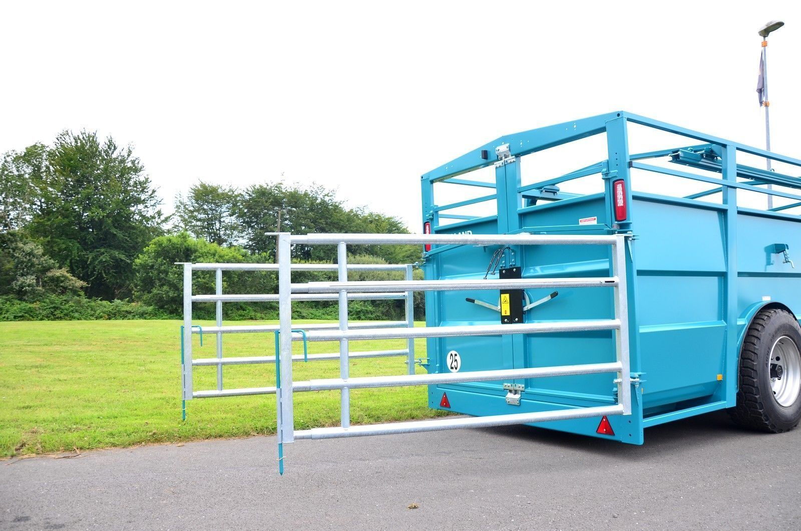 Rollvan 64 équipée de surbaisseur hydraulique plain-pied