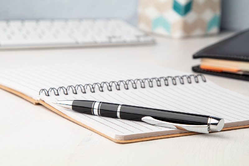 Stylo à bille élégant en métal laqué - Parties chromées brillantes - Avec boîte cadeau - Encre bleue_2