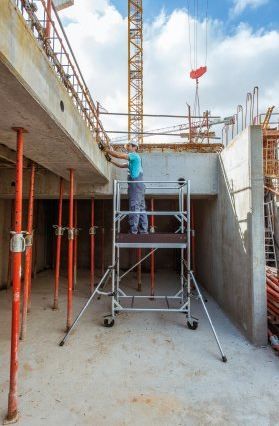 Échafaudage roulant en acier galvanisé Goliath 120 - Comabi SNC - hauteur de travail maximale 4 m - robuste et pratique_2