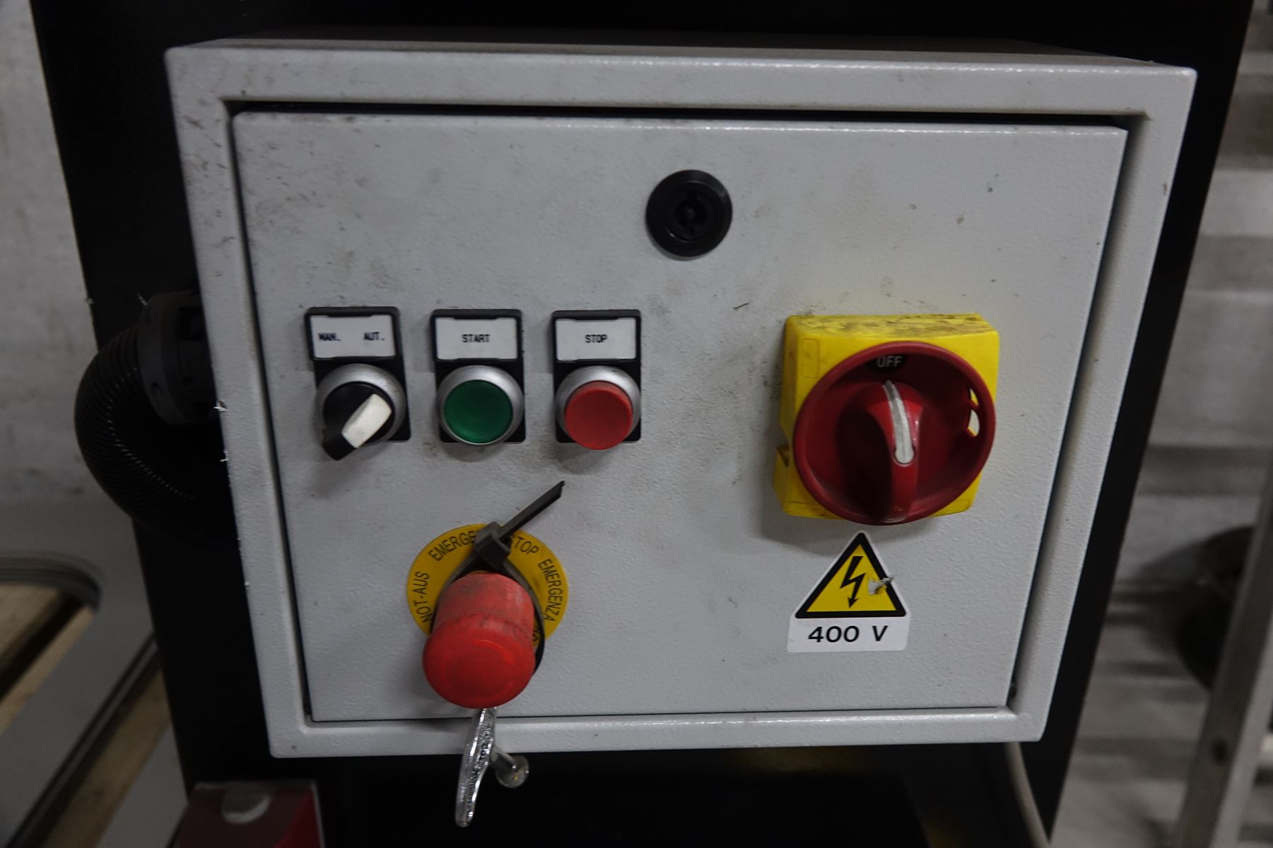 Encocheuse d'occasion AMADA SAF 206 - longueur de coupe 205mm, puissance 3kW, angle 90°_2