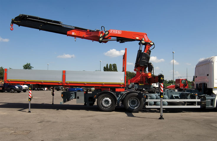 Grue auxiliaire Fassi F425A et F425RA e-dynamic - capacité de levage jusqu'à 41,49 tm - bras hydraulique jusqu'à 28,65 m avec jib_2
