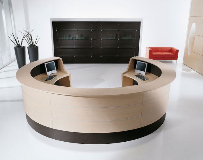 Banque d'accueil moderne et fonctionnelle pour un espace professionnel accueillant_2