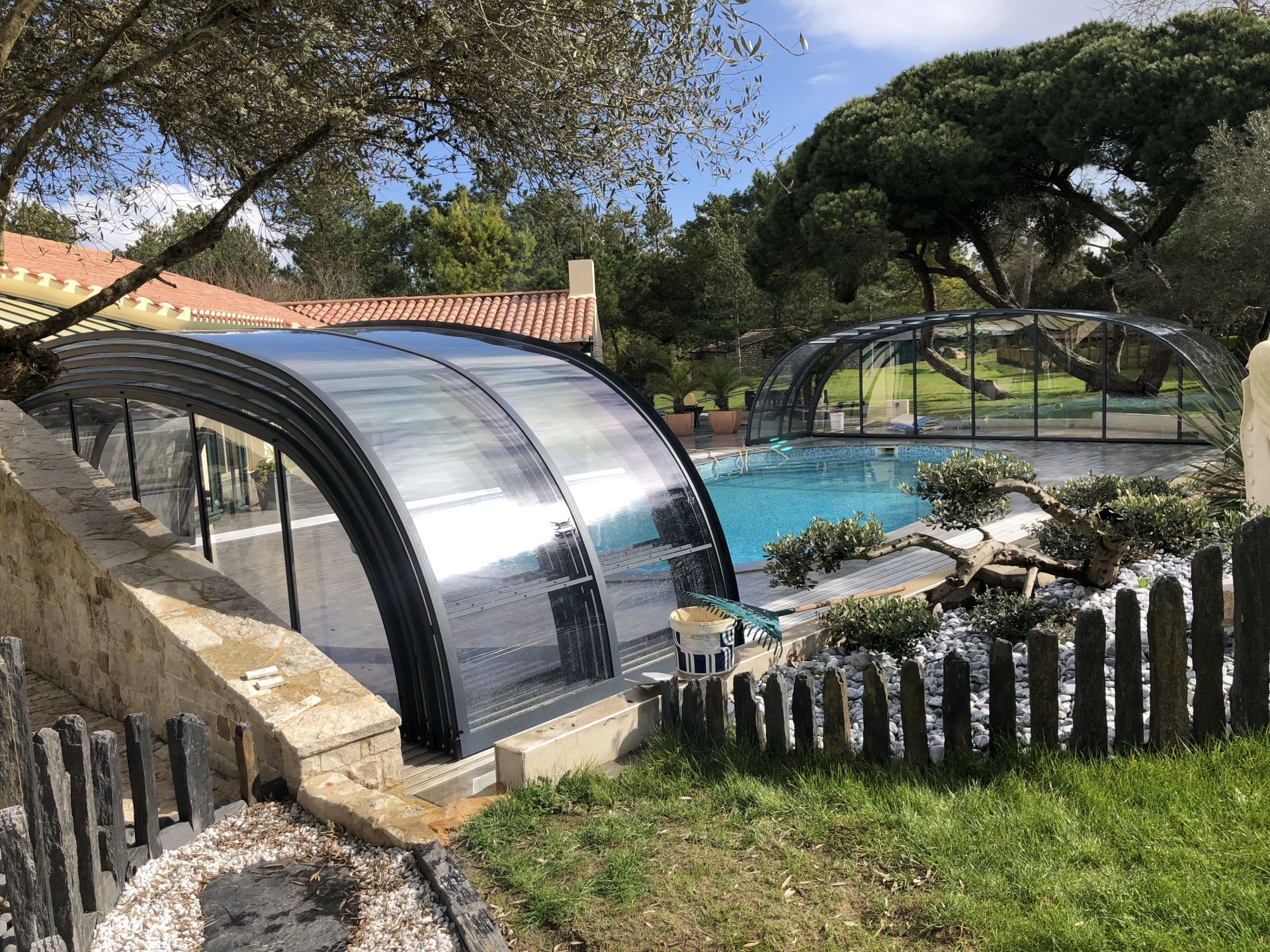 Abri de piscine haut télescopique - structure en aluminium thermolaqué époxy_0
