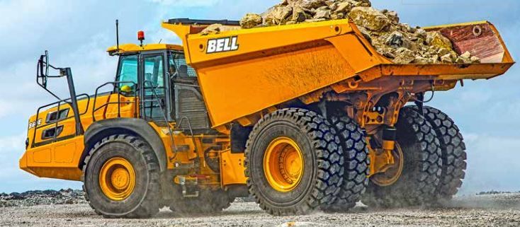 Camion articulé Bell B60E capable de transporter 55 000 kg