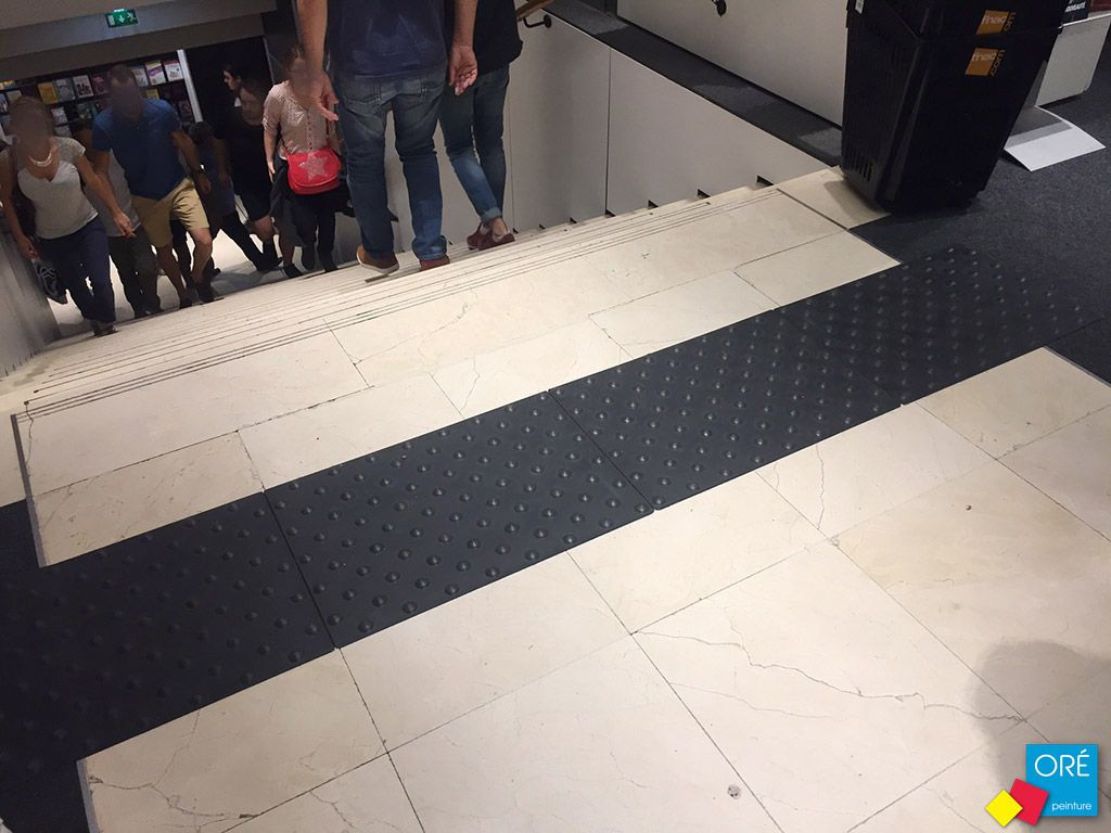 Labrador InSitu - Bande podotactile intérieure adhésive - Oré peinture - 60 x 40 cm - Résine polyuréthanne teintée_2