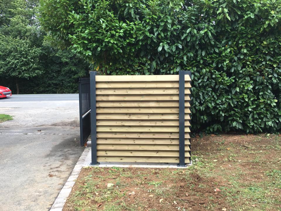 Cache-conteneur pour déchets - poteaux métalliques résistants au vent jusqu'à 2,50 m - bois brut issu de forêts durables_2