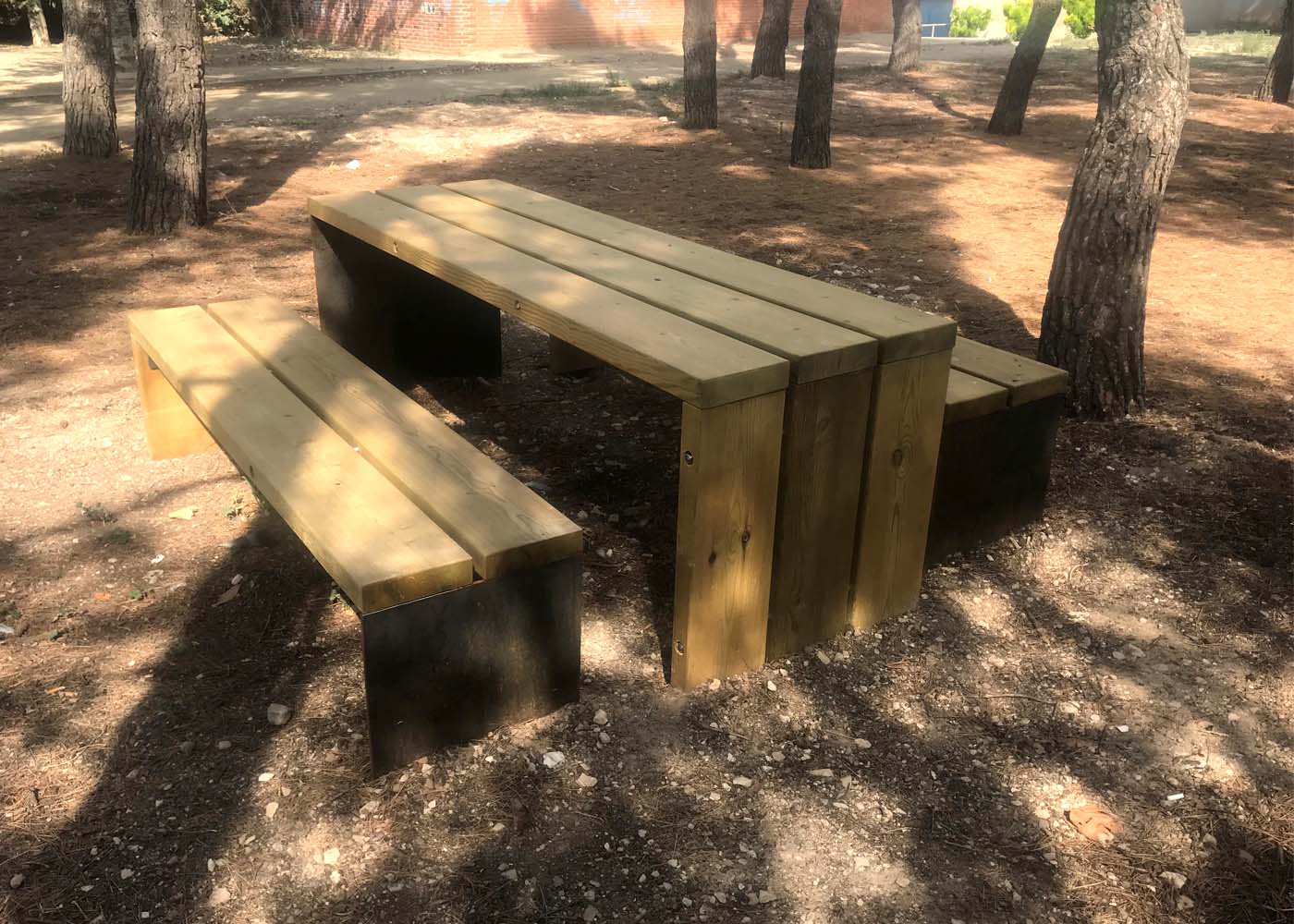 Table Gavarres VM311 - bois de pin traité classe IV avec piètement en acier Corten_2