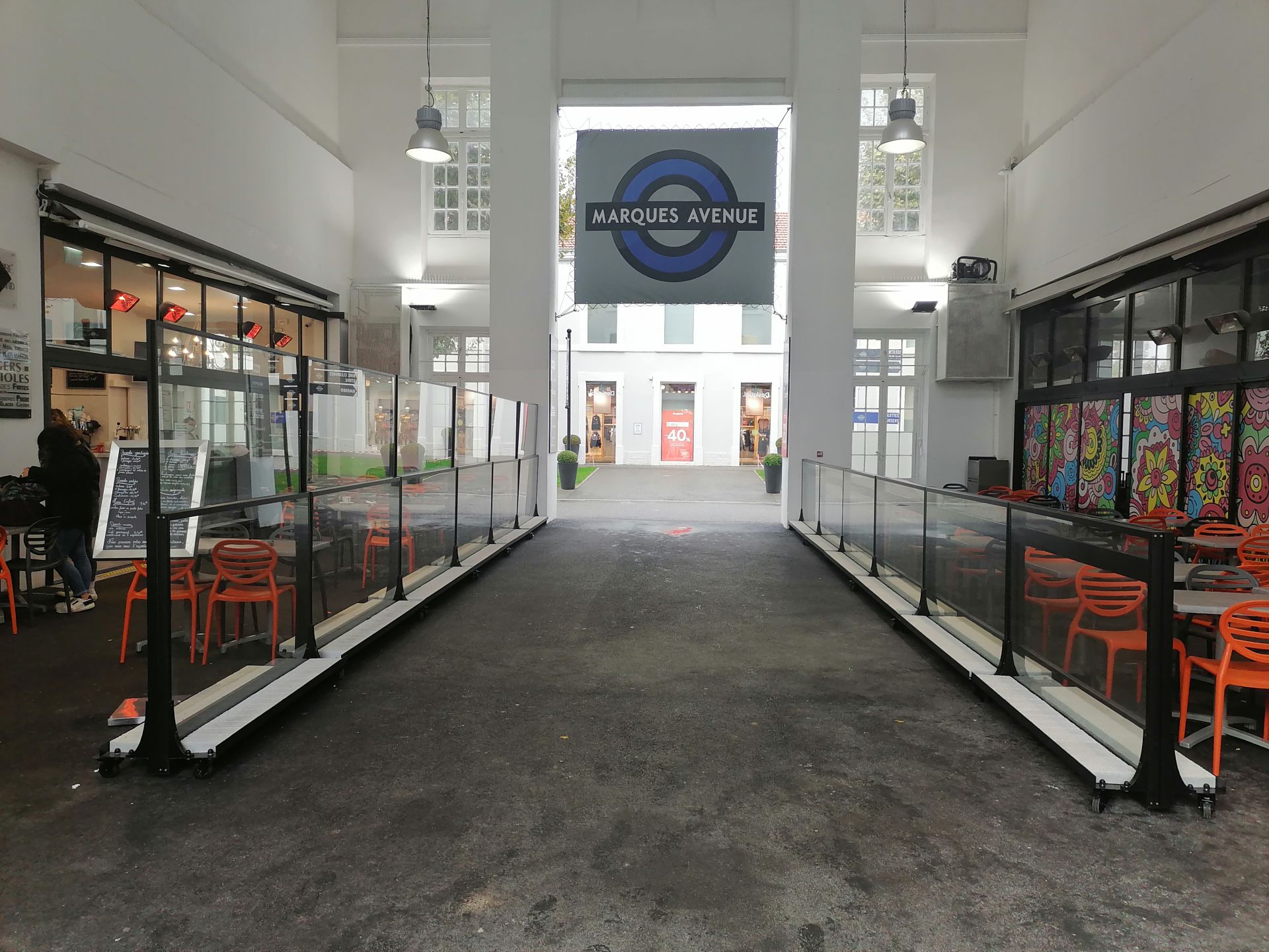 Paravent télescopique sur plateau de lestage - modulable et facile à déplacer_3