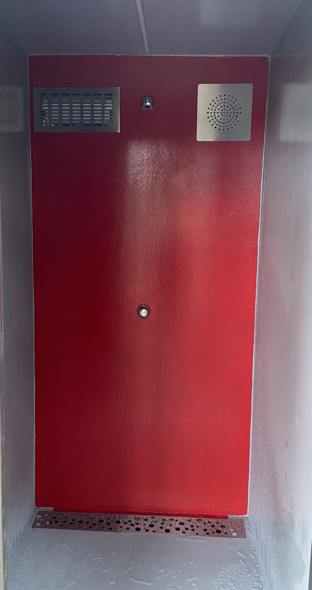 Cabine PMR avec une cabine douche disponible en version manuelle, semi-automatique ou automatique - réf. 2052_2