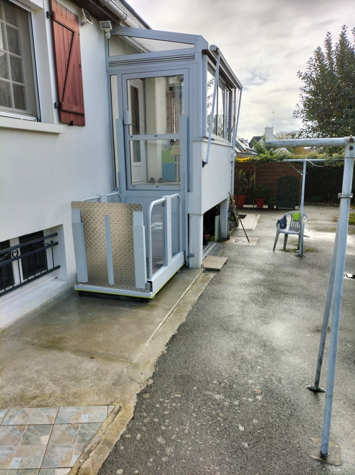 Plateforme élévatrice verticale  pour le  transport des passagers  et des fauteuils roulants jusqu'à 1300 centimètres - en Bretagne et à Nantes - LIFTBOY_2