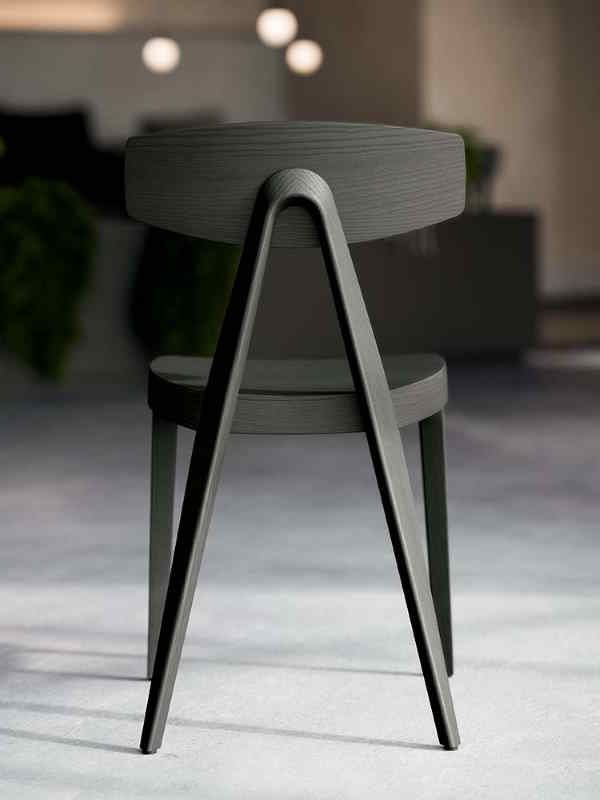 Chaise de restaurant Compasso en frêne - design raffiné avec dossier incurvé et multiples finitions_2