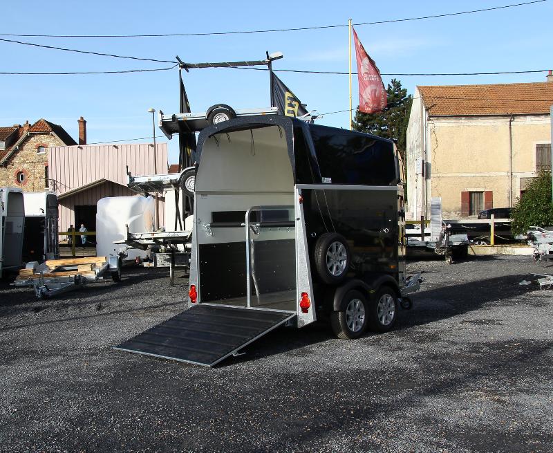 Van 2 places pour chevaux - Humbaur Zephir Aero - Sécurité optimale et confort innovant_2