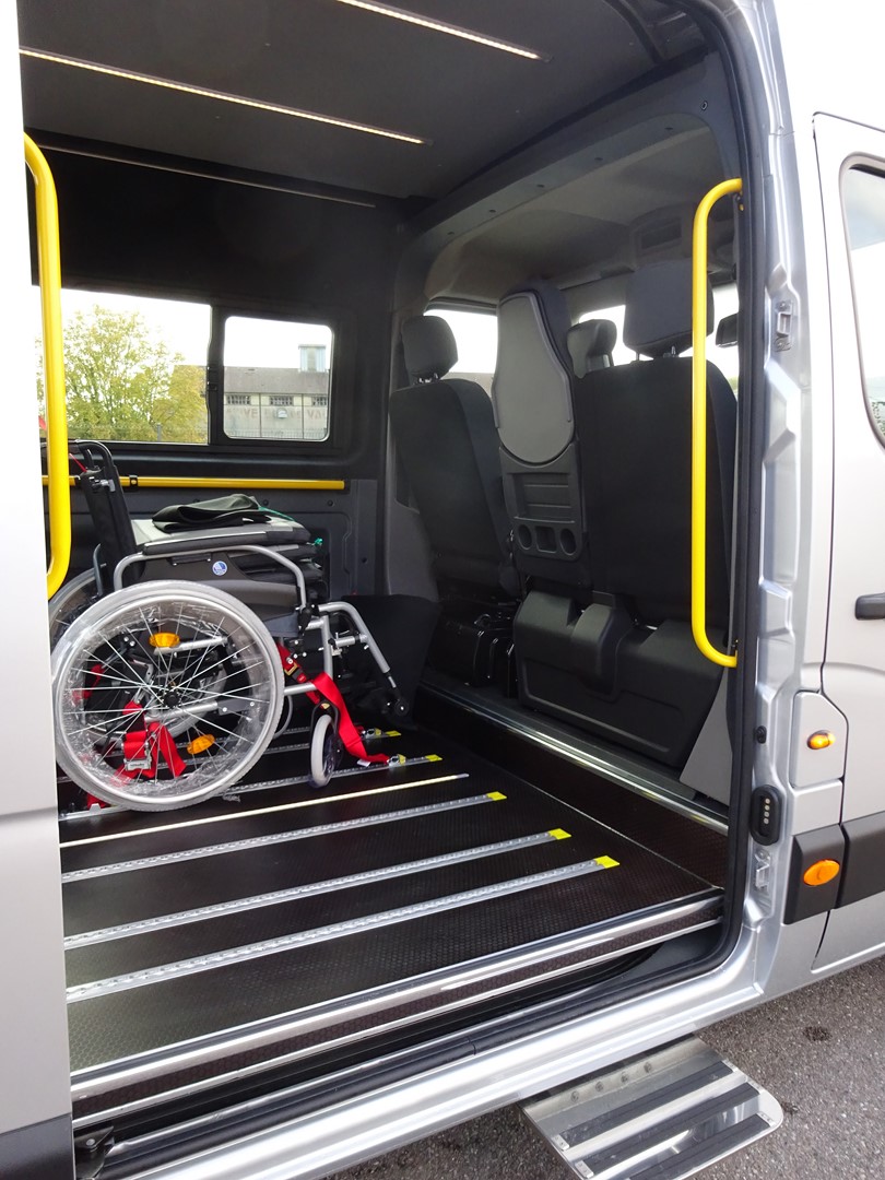 Intérieur du Renault Master TPMR avec sièges pivotants
