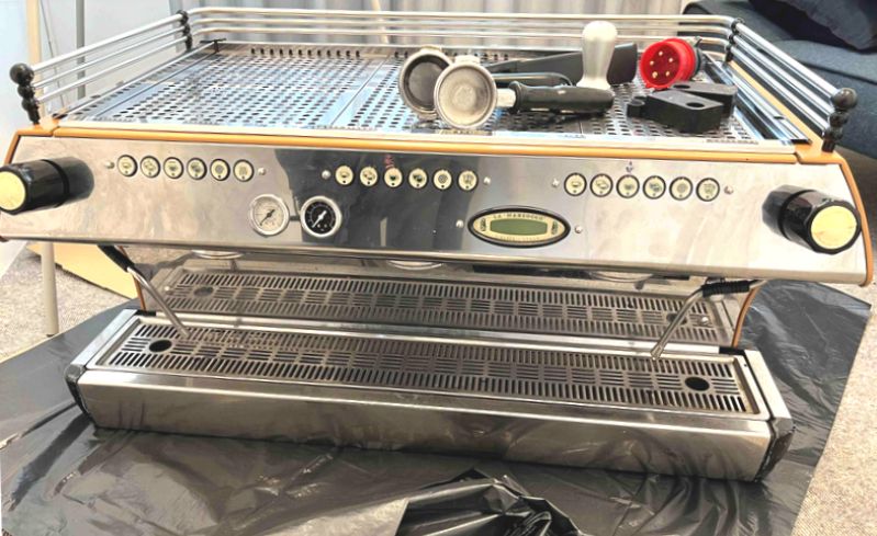 Machine à café LA MARZOCCO semi-automatisée 2 groupes_2