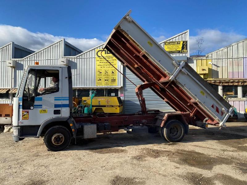 IVECO 75E14 avec moteur diesel 140 CV et boîte mécanique 6 rapports