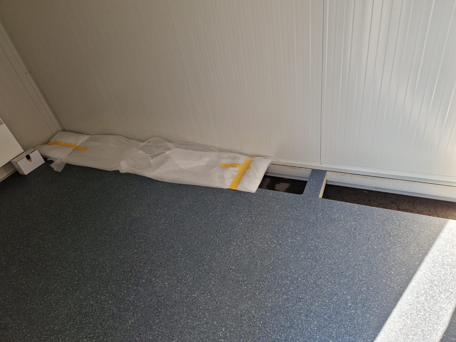 Local technique modulaire - normes de sécurité - dimensions L.6.09m x l.2.42m - panneaux coupe-feu 2H00_2