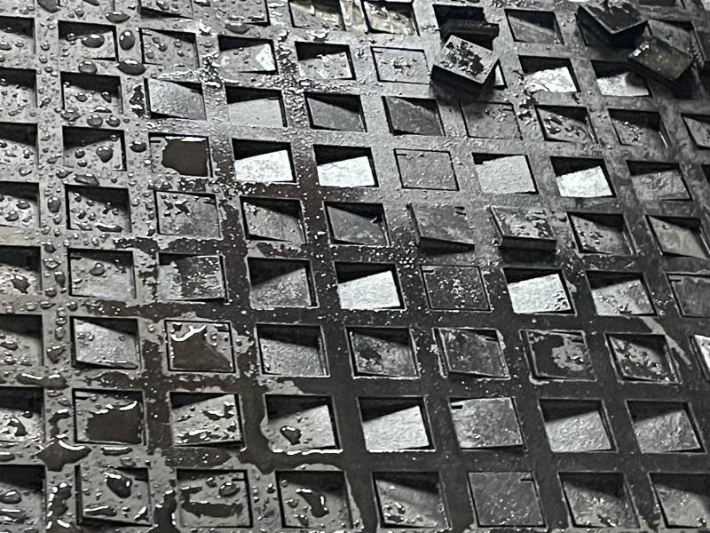 MTCP - Découpe au jet d'eau pour grille de crible huîtres 970x715 - Manche_2