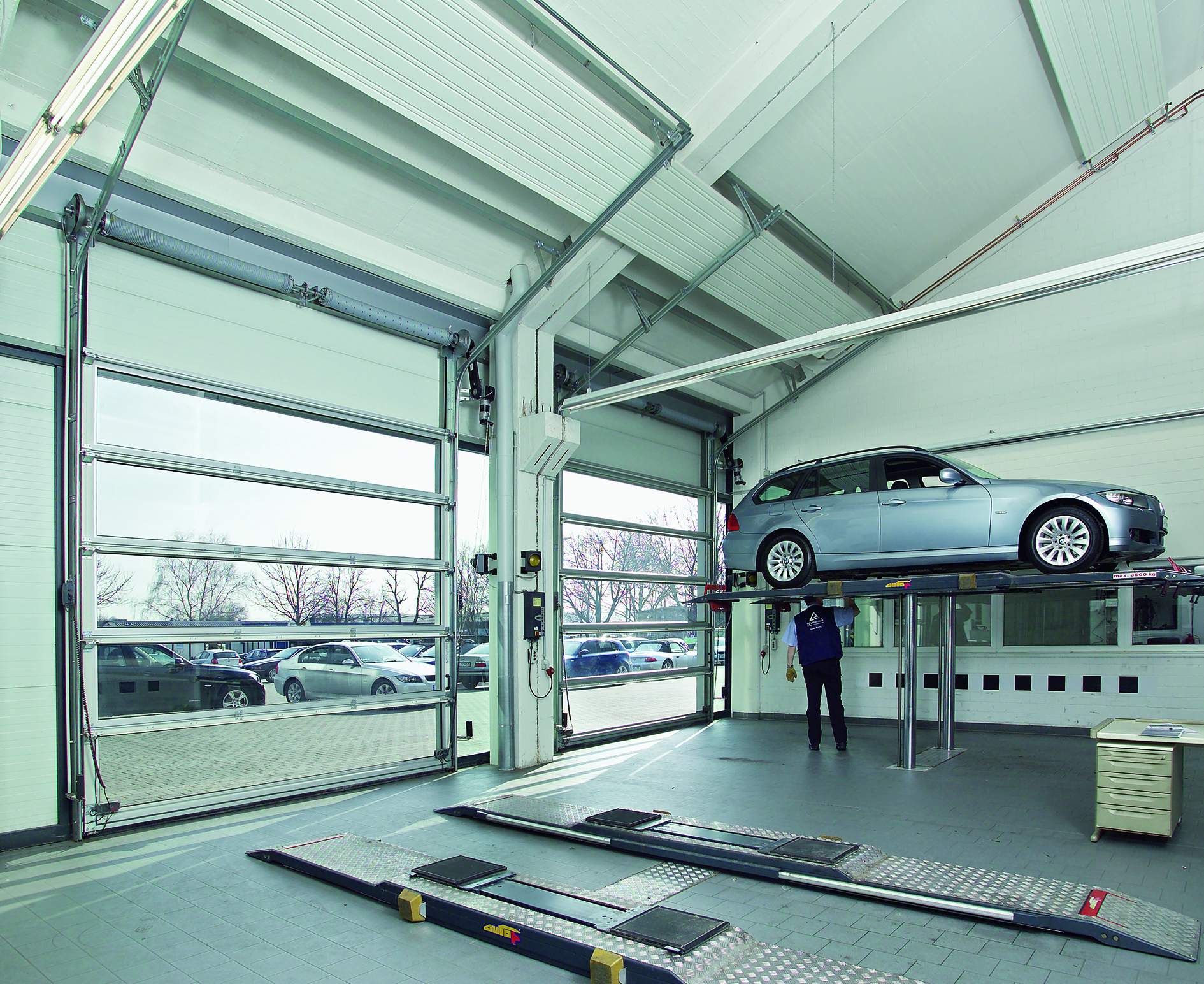 Porte sectionnelle industrielle sur mesure Hormann - motorisée ou manuelle - usage intensif avec 10 couleurs au choix_2