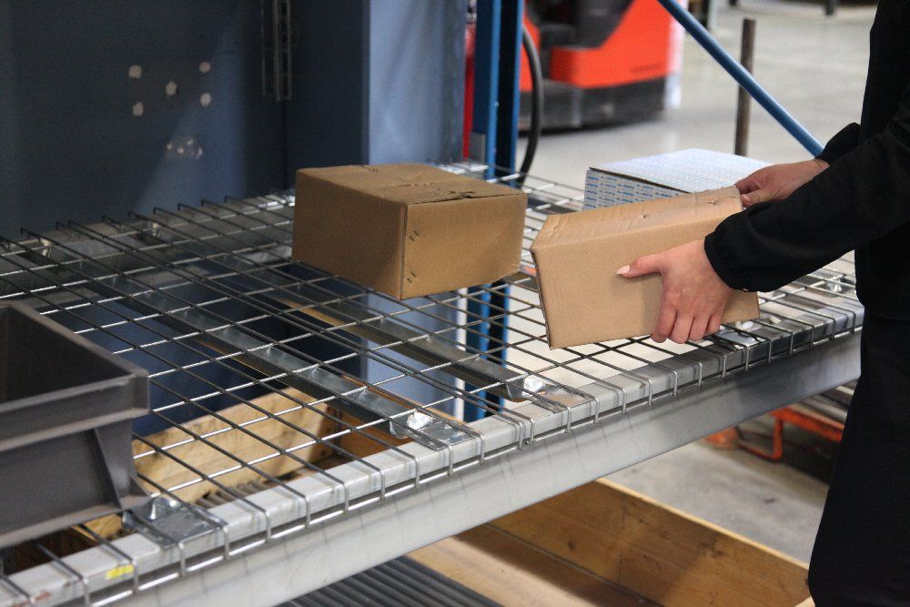 Plateaux grillagés ShelfStore - à encastrer ou à emboîter - pour stockage avec renforts jusqu'à 1000 kg_2