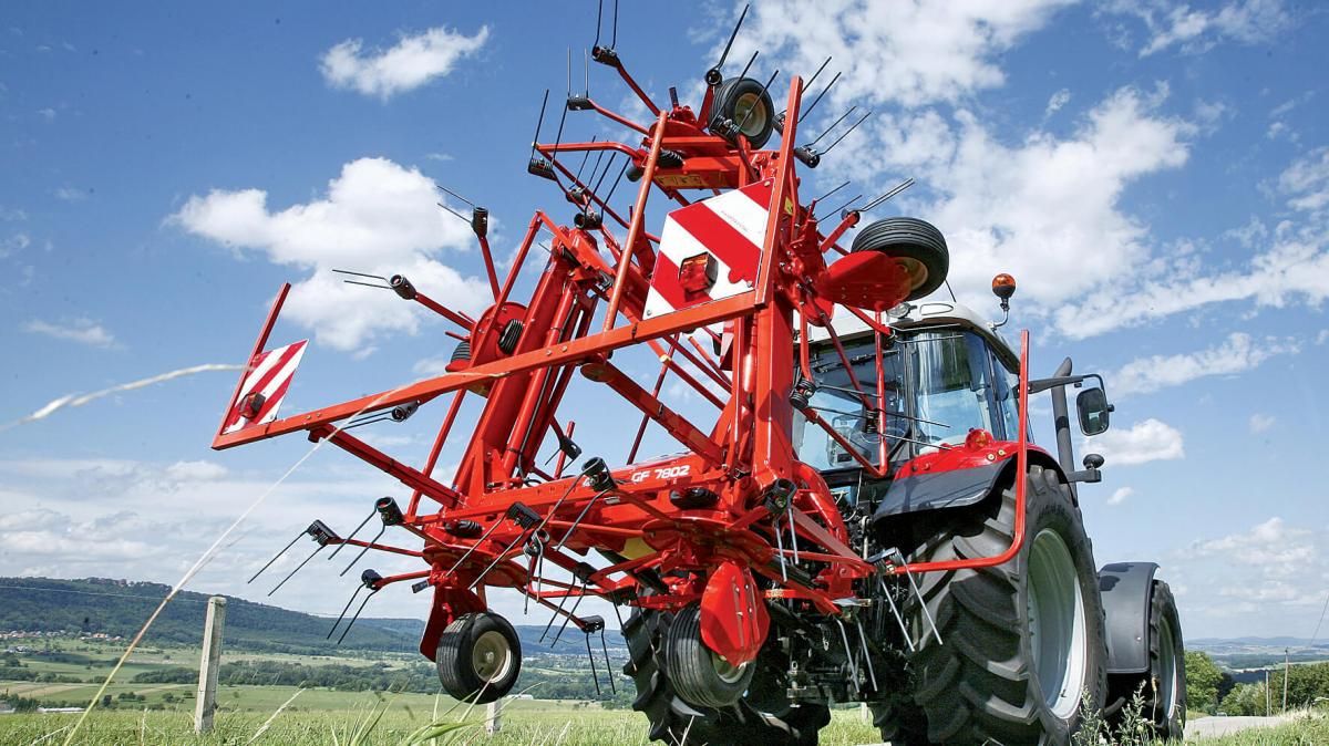 Matériel agricole KUHN GF 1002 adapté aux petites et moyennes surfaces