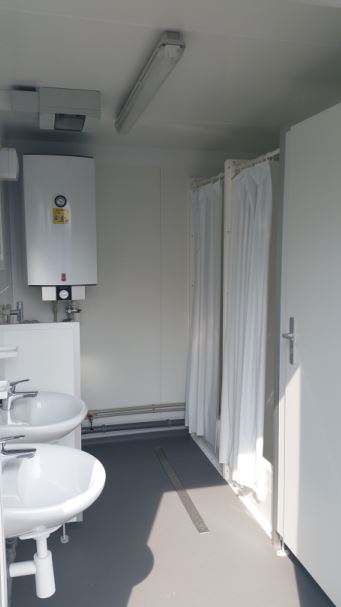 Bloc sanitaire mobile pour événements avec plusieurs configurations