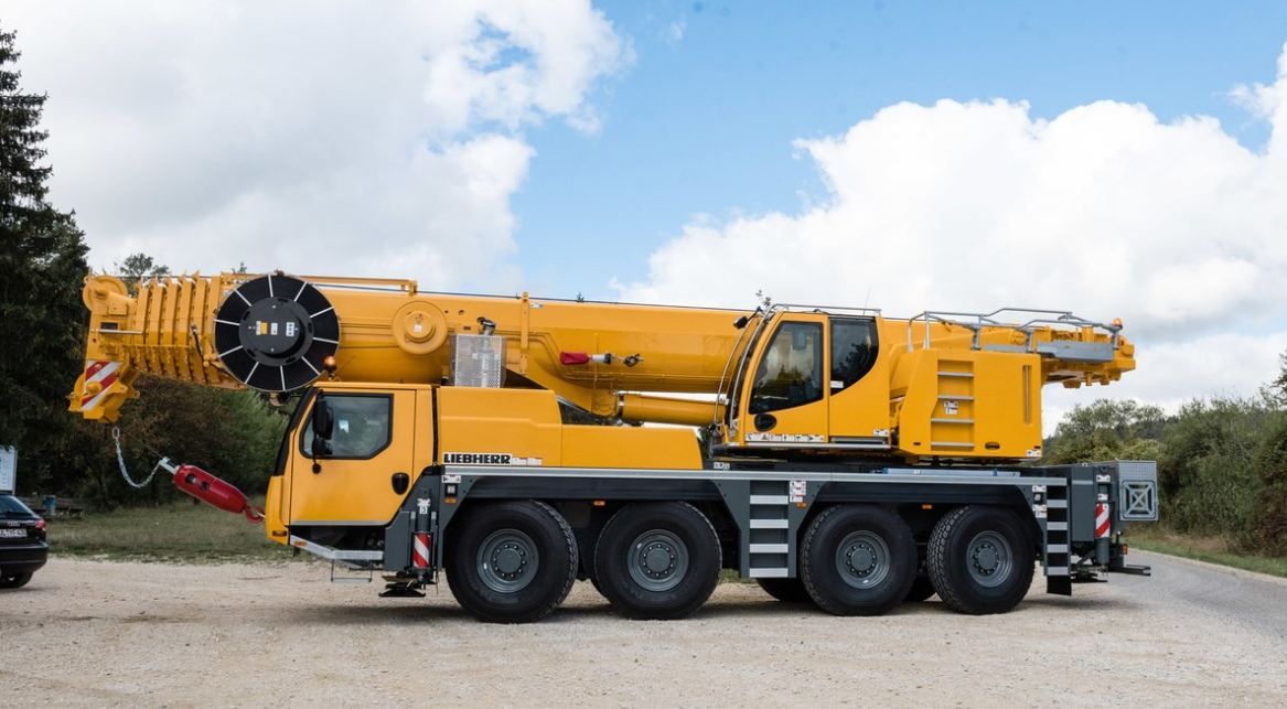 Grue mobile Liebherr à haute capacité de levage et flèche en treillis