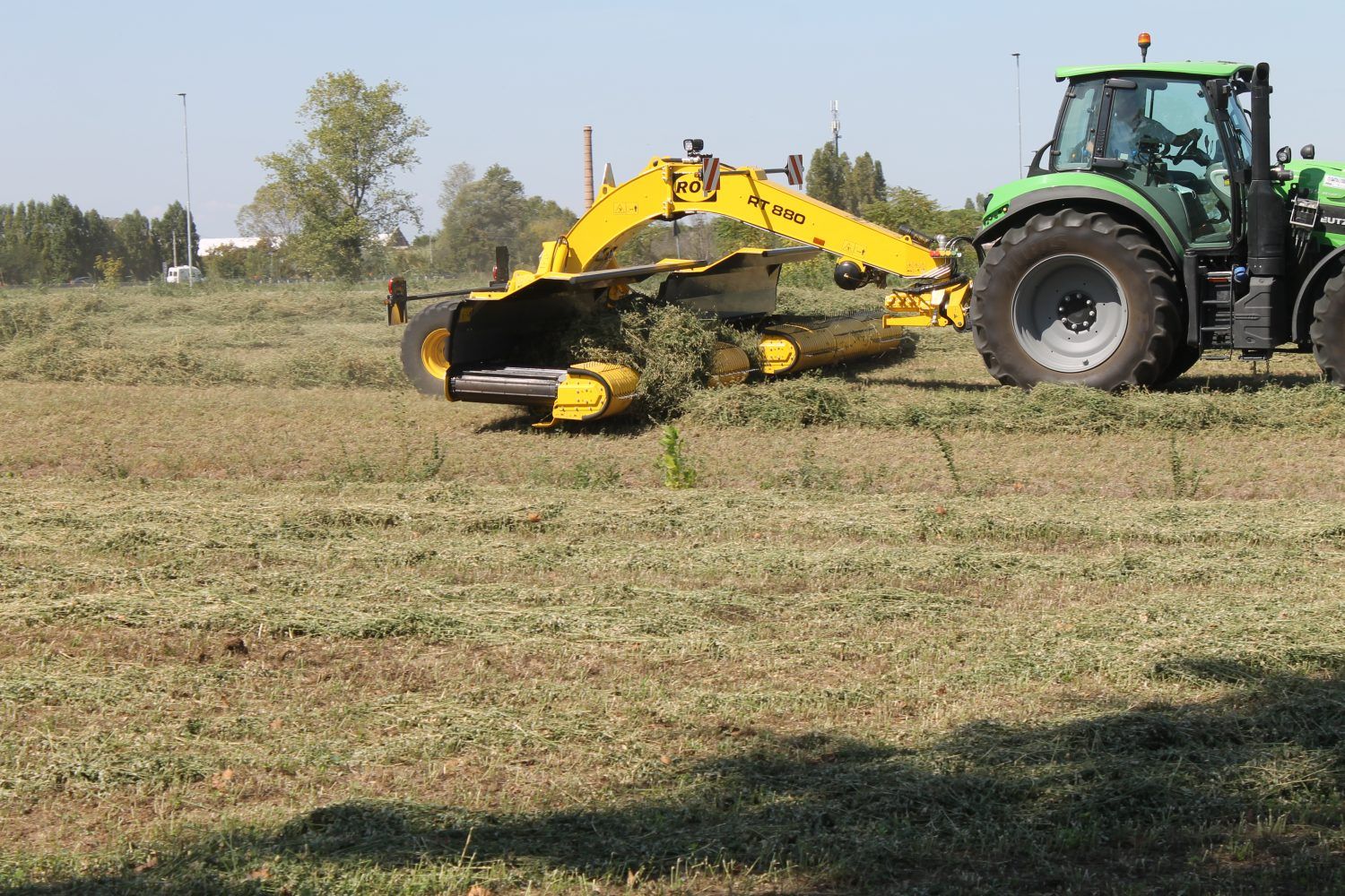 RT 880 - Andaineur à tapis - Roc SRL - 2 éléments avec largeur travail 8,85 m et largeur récolte 7,3 m_2