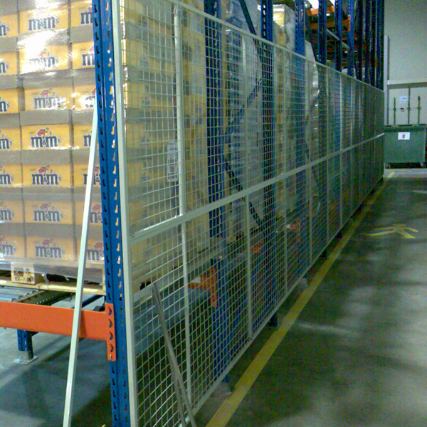 Protection grillagée anti-chute pour racks à palettes_2