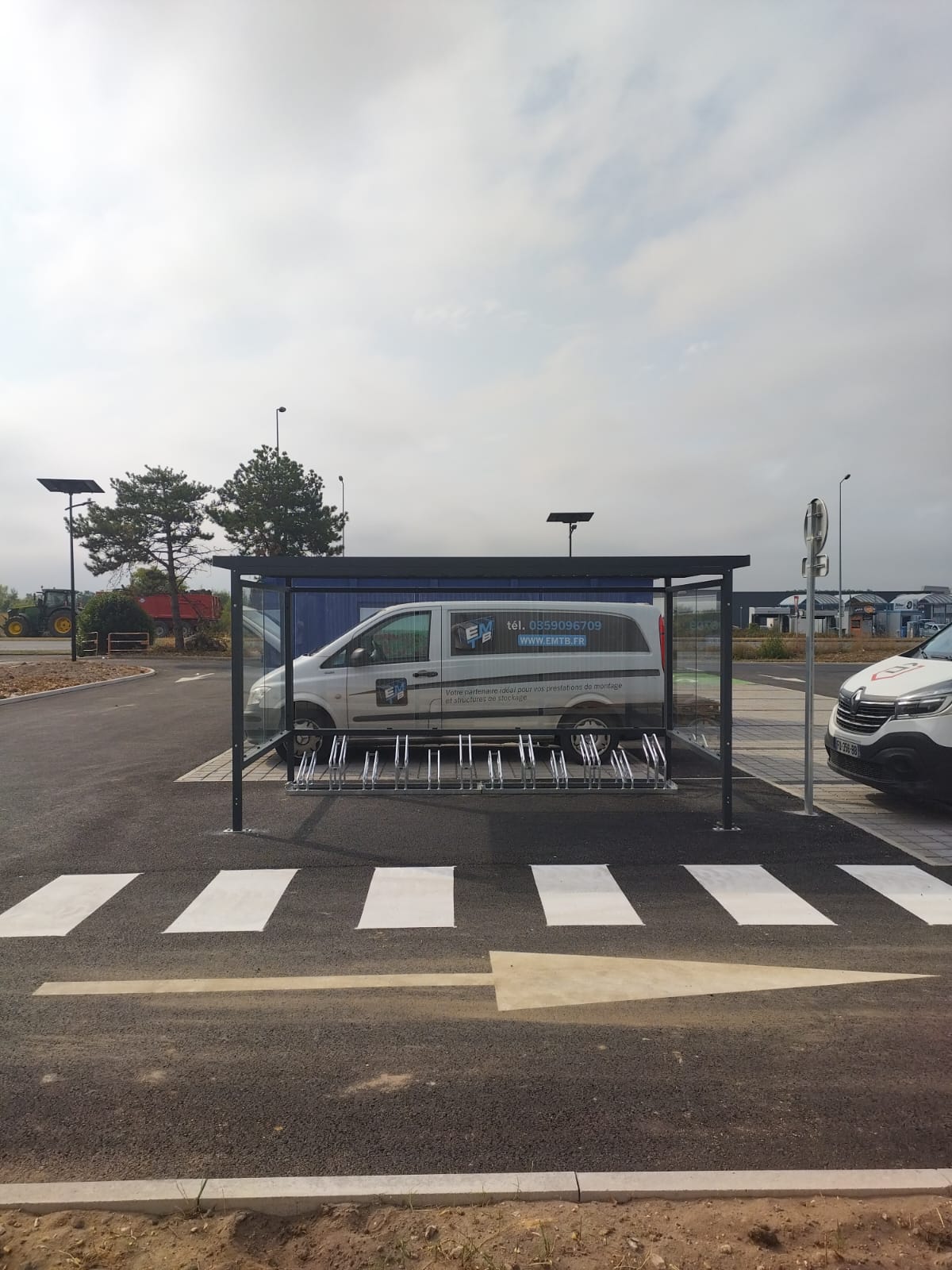 Abri 2 roues à toit plat en bac acier nervuré pour tous types de parkings ou d'espaces publics - MIGA_2