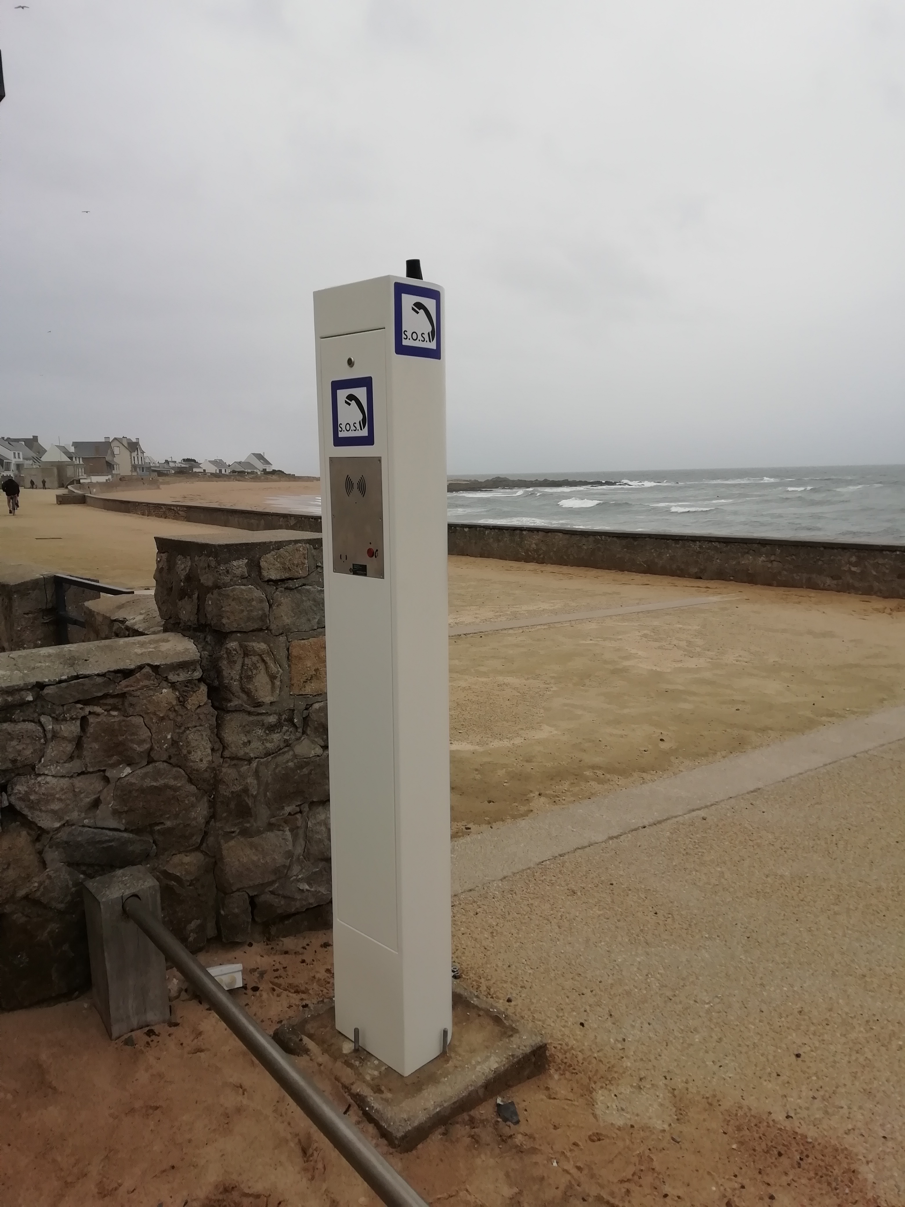 Borne SOS GSM anti appels intempestifs - jusqu'à 4 numéros - robuste et adaptée PMR_2