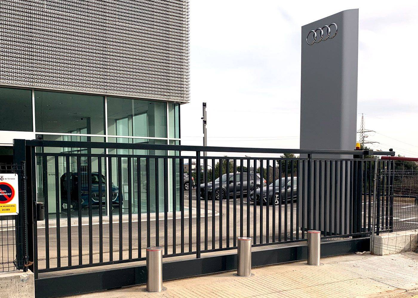 Borne télescopique automatique conçue pour contrôler les accès sur la voie publique et dans les copropriétés, entreprises - h6008_2