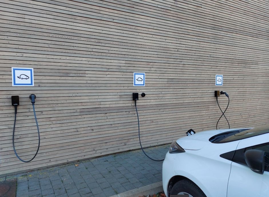 Borne de recharge murale - Puissance réglable 7kW / 11kW / 22kW / 25kW - Fabrication française et supervision avancée_0