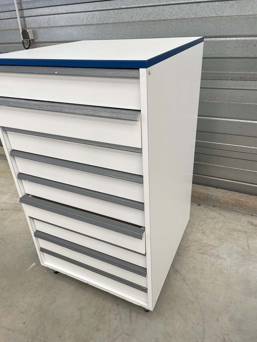 Meuble d'occasion de laboratoire avec 9 tiroirs - sur pieds métal - atex - P21091162_2